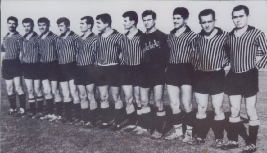 1962 — Yaya ve köpekli sokak sahnesi