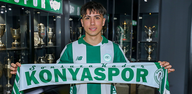 Genç futbolcularımıza imza töreni düzenledik